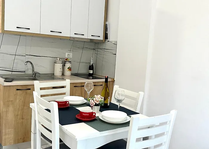 Shell 2 Apartament Golem (Tirana)